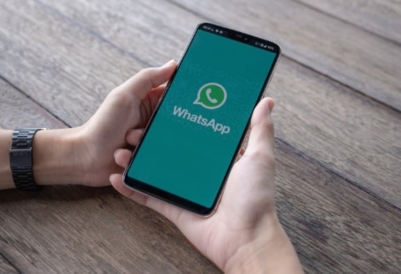 WhatsApp введет рекламу и начнет монетизировать каналы