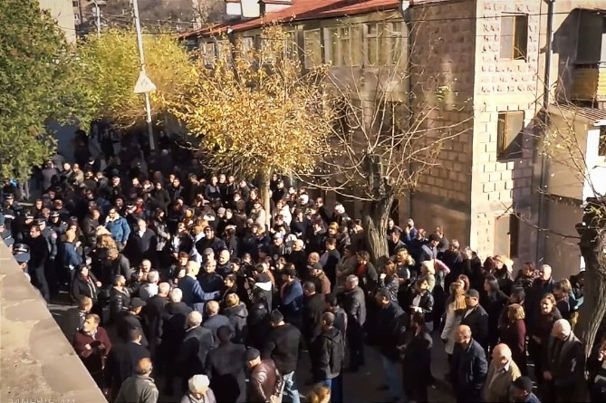 Смена власти в Алаверди: Совет старейшин выразил вотум недоверия мэру города и избрал нового