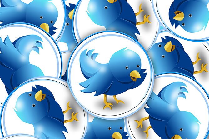 Twitter запустит эмодзи к Евро-2016 и раскрасит Эйфелеву башню в цвета команд 