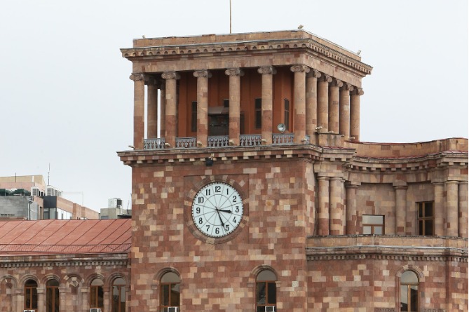 Առևանգել է բենզատարը, եկել հրապարակ, մտել կառավարության շենք՝ դրսևորելով ագրեսիվ վարք. քաղաքացուն ձերբակալել են Առևանգել է բենզատարը, եկել հրապարակ, մտել կառավարության շենք՝ դրսևորելով ագրեսիվ վարք. քաղաքացուն ձերբակալել են
