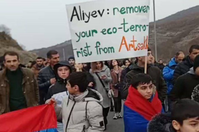 Ռուս խաղաղապահները հավաստիացրել են, որ Արցախը Հայաստանին կապող ճանապարհը դեկտեմբերի 26-ին կբացվի Ռուս խաղաղապահները հավաստիացրել են, որ Արցախը Հայաստանին կապող ճանապարհը դեկտեմբերի 26-ին կբացվի