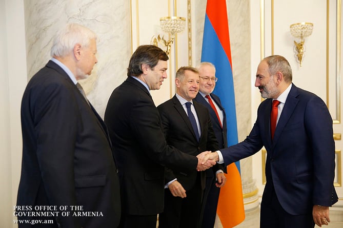 Փաշինյանը ԵԱՀԿ ՄԽ համանախագահների հետ քննարկել է ժողովուրդներին խաղաղության նախապատրաստման անհրաժեշտությունը