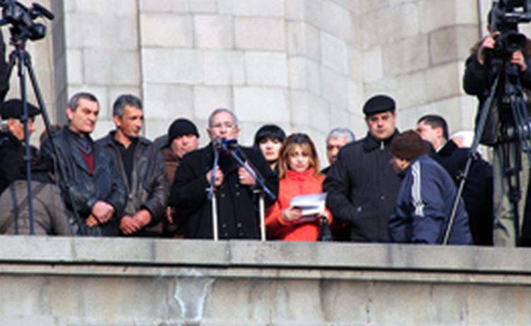 Народная партия может потребовать внеочередных выборов в Армении