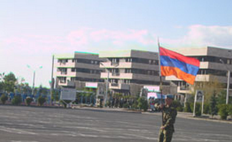 Երևանում ՀՀ ՊՆ խաղաղապահ բրիգադի զինծառայողներին բժշկական դասընթացներն անցնելու մասին վկայագրեր են հանձնել