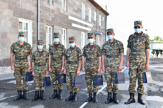 Заплати, отслужи, получи деньги обратно: армянским уклонистам могут дать новый шанс вернуться на Родину (ФОТО)