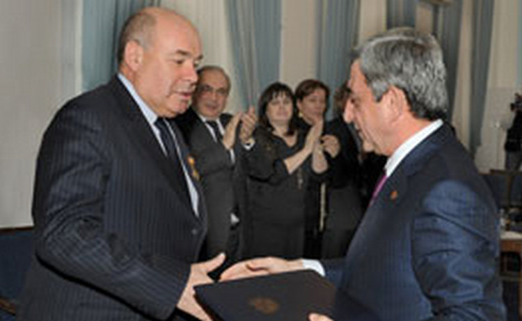 Президент Армении наградил Швыдкого медалью «Мовсес Хоренаци»