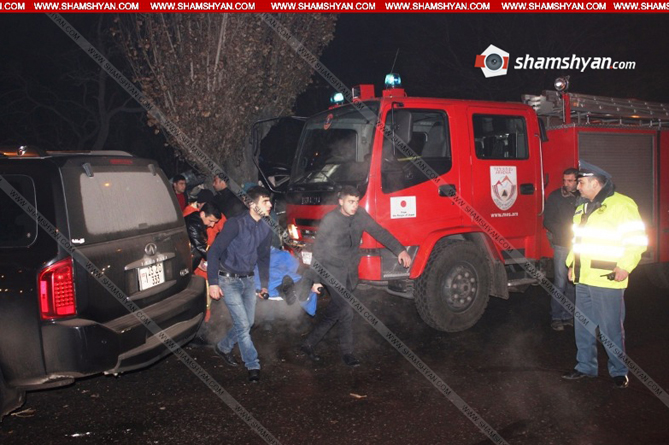 Крупное ДТП в Ереване - Nissan от удара перевернулся и врезался в дерево Крупное ДТП в Ереване - Nissan от удара перевернулся и врезался в дерево