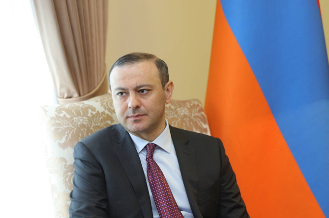 Армения не обсуждает вопрос коридора, но готова открыть свои дороги для Турции и Азербайджана - секретарь Совбеза