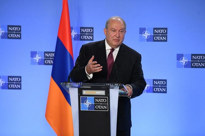ՀՀ նախագահ. ՀՀ–ի, ՌԴ–ի և Ադրբեջանի ԱԳ նախարարների` Մոսկվայում ակնկալվող եռակողմ հանդիպումը տեղի չի ունեցել ՀՀ նախագահ. ՀՀ–ի, ՌԴ–ի և Ադրբեջանի ԱԳ նախարարների` Մոսկվայում ակնկալվող եռակողմ հանդիպումը տեղի չի ունեցել
