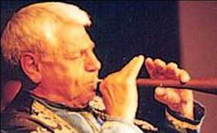 Именная бочка имени легендарного армянского дудукиста открыта на Ереванском коньячном заводе