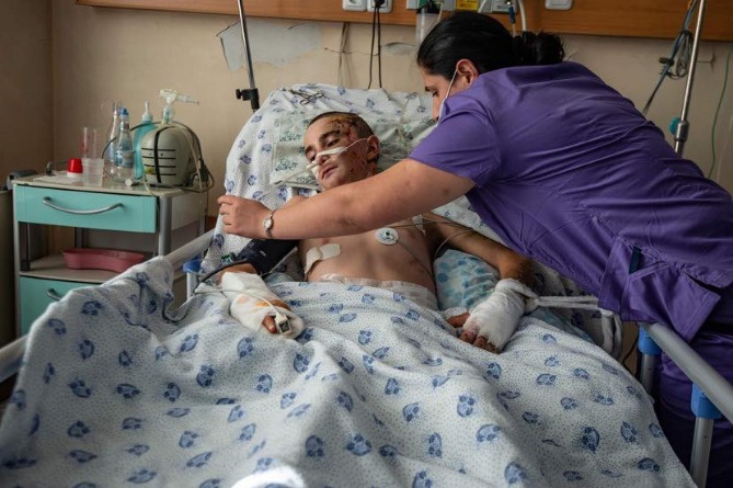 13-летний Роберт, пострадавший от удара азербайджанского беспилотника, вышел из комы (ФОТО)