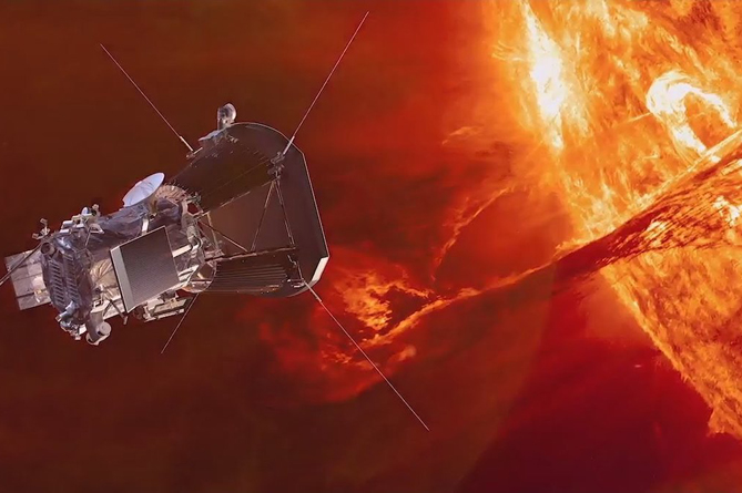Американский зонд Parker впервые "коснулся" Солнца (ФОТО)