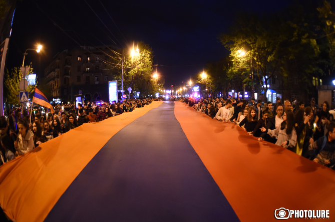 Факельное шествие в Ереване накануне 102-й годовщины Геноцида армян-4