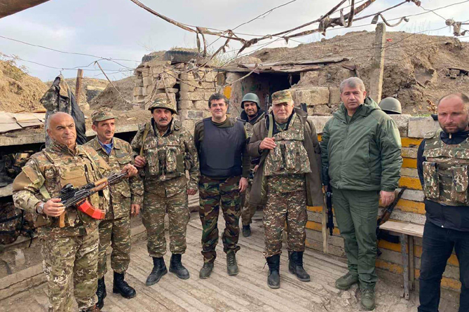 Ամեն անգամ առաջնագծից վերադառնում եմ նոր ու թարմացված ուժերով. Արցախի նախագահը՝ տղաների մարտական ոգու և ամուր թիկունքի մասին (ՖՈՏՈ) Ամեն անգամ առաջնագծից վերադառնում եմ նոր ու թարմացված ուժերով. Արցախի նախագահը՝ տղաների մարտական ոգու և ամուր թիկունքի մասին (ՖՈՏՈ)
