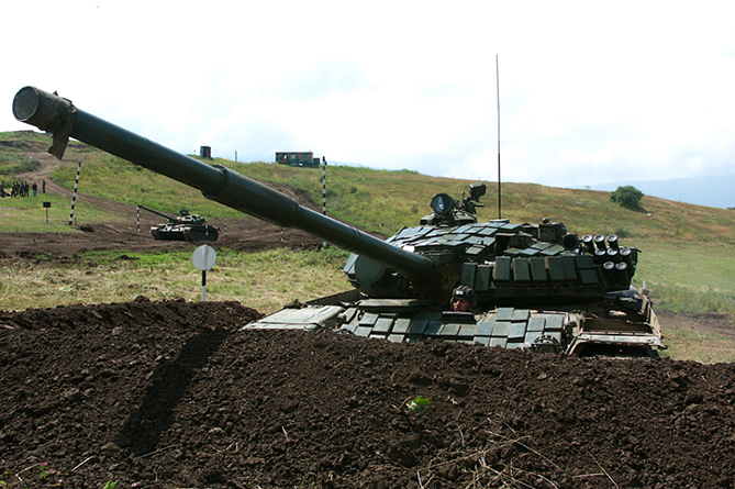 СРОЧНО! Азербайджанская армия потеряла 14 танков и более 5 единиц иной бронетехники - Минобороны НКР