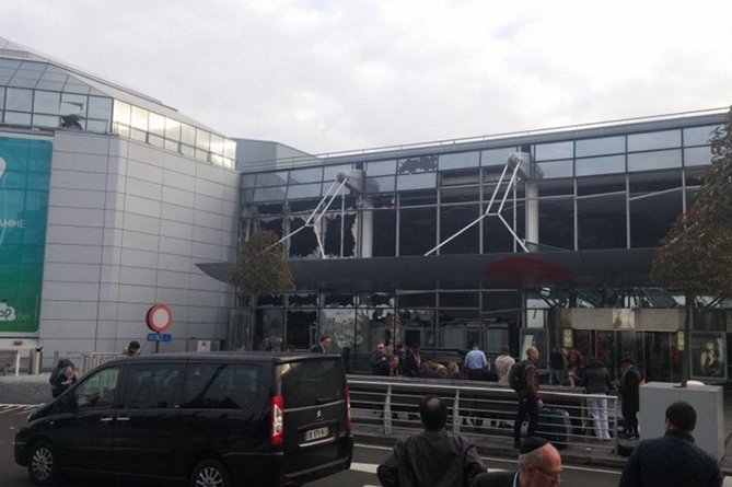 СМИ: полиция обнаружила три пояса смертников в аэропорту Брюсселя