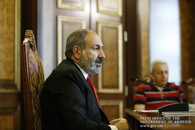 Пашинян: "Культура и искусство в Армении должны зарабатывать, а не "попрошайничать" у благотворителей"