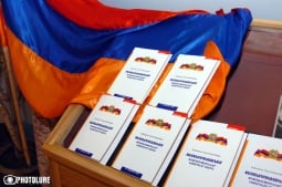 В Армении отмечают День Конституции