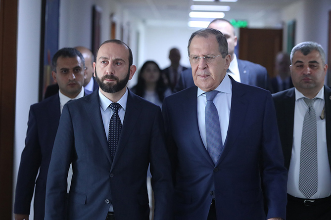 Ցավոք, հիմա անհնար է հավաստել, որ ՌԴ–ն վերահսկում է Լաչինի միջանցքը. Միրզոյանը` Լավրովին (ՎԻԴԵՈ) Ցավոք, հիմա անհնար է հավաստել, որ ՌԴ–ն վերահսկում է Լաչինի միջանցքը. Միրզոյանը` Լավրովին (ՎԻԴԵՈ)