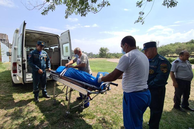 В Ереване обнаружено висящее на дереве в парке тело 41-летней женщины (ФОТО)