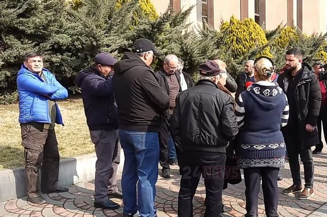 Жители улицы Львовян протестуют перед мэрией Еревана: они требуют не сносить их дома Жители улицы Львовян протестуют перед мэрией Еревана: они требуют не сносить их дома