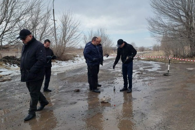 Ներկայացել են ԱԱԾ աշխատակիցներ, դաժան ծեծի են ենթարկել ու գողացել 40մլն դրամի զարդեր․ մանրամասներ Արթիկում տեղի ունեցած դեպքից Ներկայացել են ԱԱԾ աշխատակիցներ, դաժան ծեծի են ենթարկել ու գողացել 40մլն դրամի զարդեր․ մանրամասներ Արթիկում տեղի ունեցած դեպքից