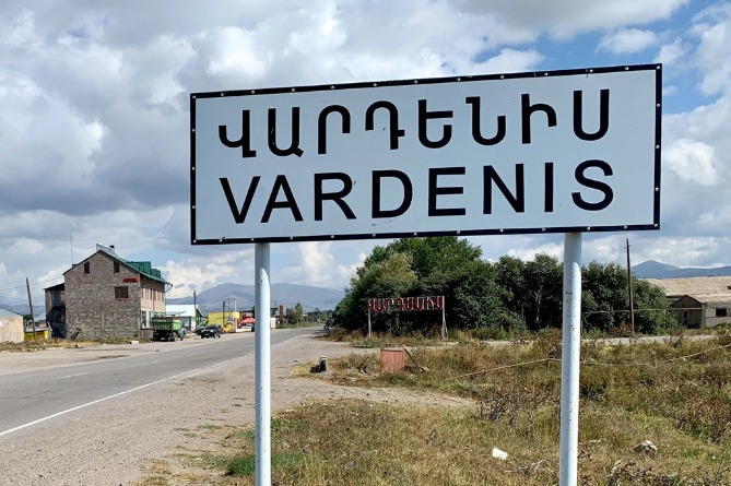 Թուրքական արկը Վարդենիսի Կութ գյուղում. Արծրուն Հովհաննիսյանը լուսանկար է հրապարակել (ՖՈՏՈ) Թուրքական արկը Վարդենիսի Կութ գյուղում. Արծրուն Հովհաննիսյանը լուսանկար է հրապարակել (ՖՈՏՈ)