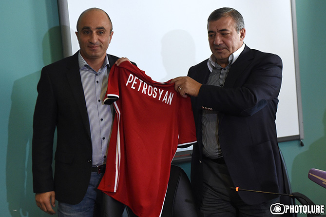 Наставник сборной Армении уверен в будущих успехах команды