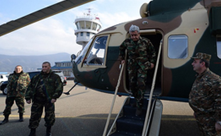 Президент Армении прибыл на вертолете в Нагорно-Карабахскую Республику