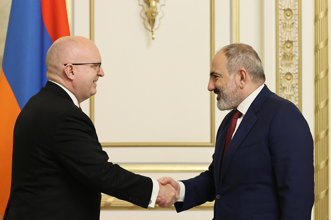 Пашинян обсудил с сопредседателем МГ ОБСЕ от США диалог Степанакерт-Баку и армяно-азербайджанские отношения