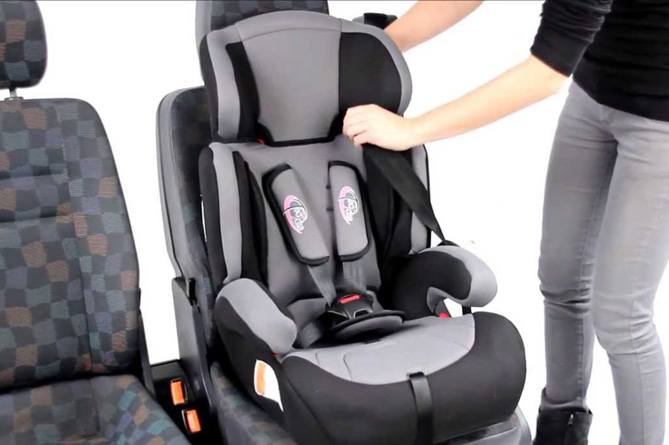 Մեքենա` սեփական նստատեղով. Հայաստանը կարող է փոխել երեխաների տարիքը, որոնց համար քարսիթի օգտագործումը պարտադիր կլինի