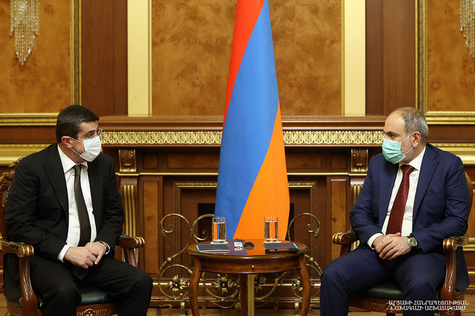 Пашинян рассказал президенту Арцаха об обсуждениях с Путиным в Москве (ВИДЕО) Пашинян рассказал президенту Арцаха об обсуждениях с Путиным в Москве (ВИДЕО)