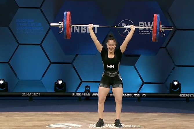 19-летняя Александра Григорян стала чемпионкой Европы по тяжелой атлетике