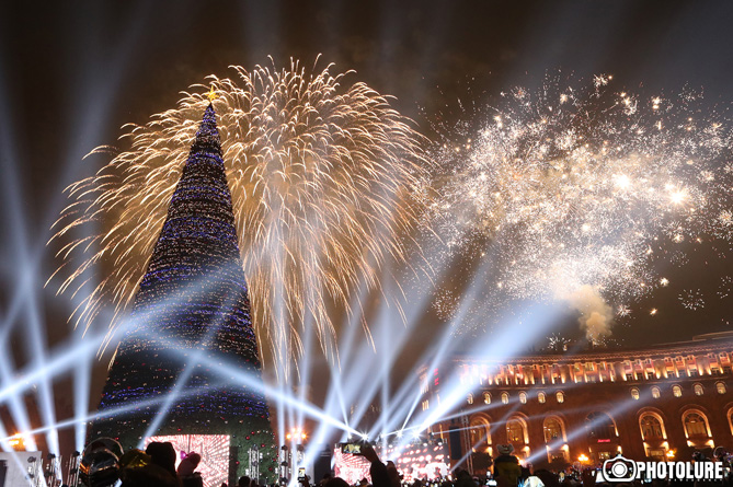 The main Christmas tree of Armenia turns on the lights (PICTURE STORY)-2