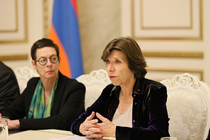 Франция выражает полноценную поддержку избранному Пашиняном пути мира – глава МИД (ФОТО) Франция выражает полноценную поддержку избранному Пашиняном пути мира – глава МИД (ФОТО)