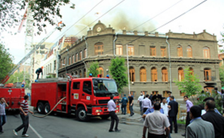 Пожар в центральном офисе правящей партии Армении был потушен за считанные минуты