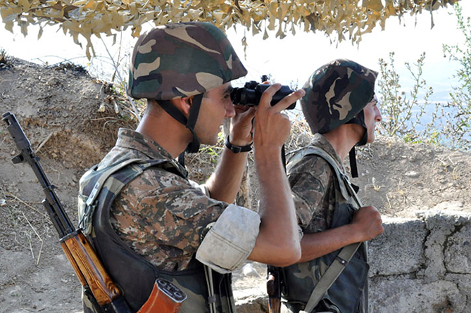 Оперативно-тактическая инициатива на линии соприкосновения находится у Армии обороны НКР - министр