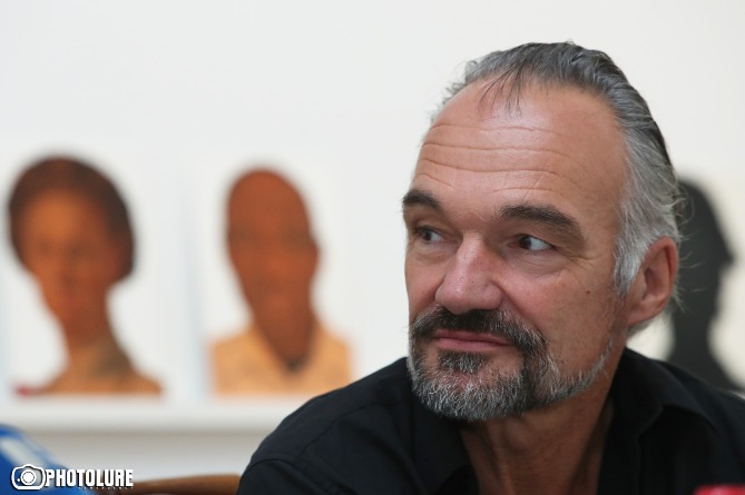 Выставка акварельных инсталляций немецкого искусствоведа откроется в Ереване (ФОТО)