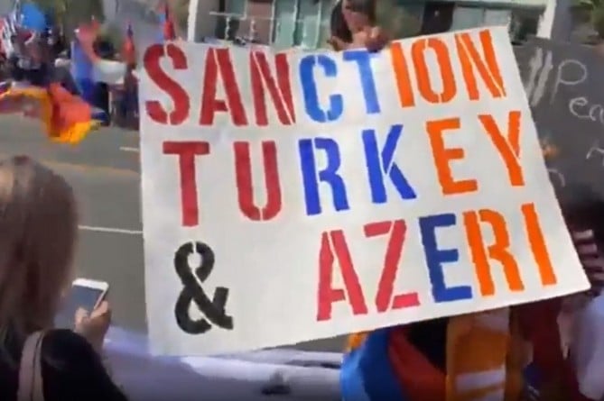 Армяне Лос-Анджелеса требуют ввести санкции против Турции и Азербайджана из-за агрессии в Арцахе 