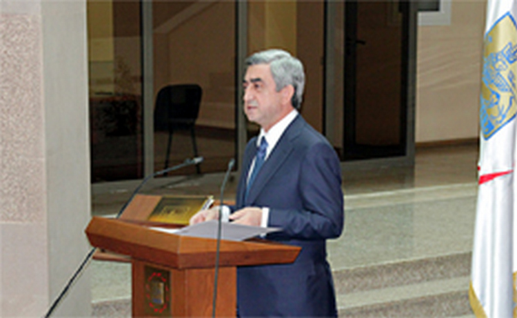 Президент Армении посетил отремонтированный краеведческий музей в городе Капане