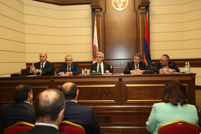 ՀՀ նախագահ. «Շատ հակիրճ եմ ասում՝ ես չեմ ողջունել Գագիկ Ծառուկյանի քաղաքական դաշտ վերադառնալը» ՀՀ նախագահ. «Շատ հակիրճ եմ ասում՝ ես չեմ ողջունել Գագիկ Ծառուկյանի քաղաքական դաշտ վերադառնալը»