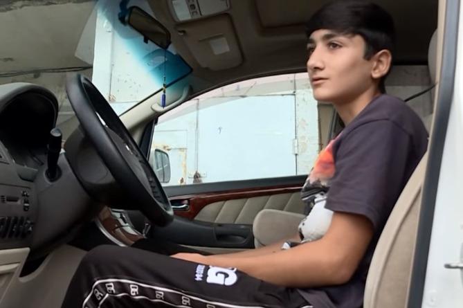 55 ժամ մեքենայի ղեկին․ 13 տարեկան Գոռն ընտանիքին Արցախից Հայաստան է հասցրել