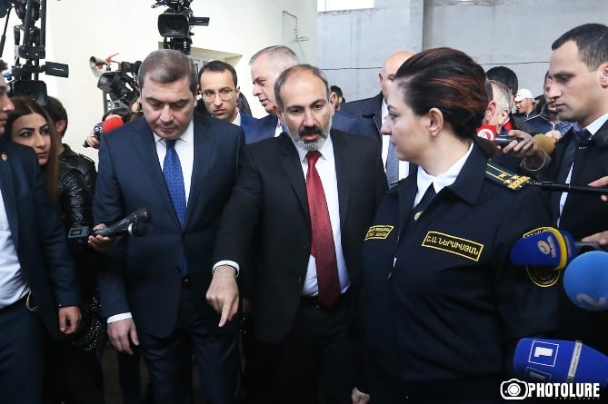 Пашинян пришел в ярость из-за неподобающего отношения к флагу Армении Пашинян пришел в ярость из-за неподобающего отношения к флагу Армении