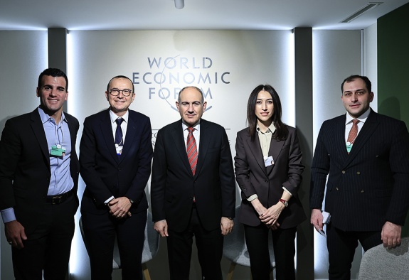 Пашинян встретился в Давосе с гендиректором Schneider Electric и основателем Dell Technologies (ФОТО)