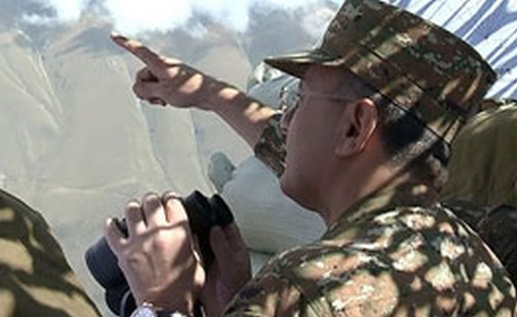 Министр обороны Армении посетил передовую 