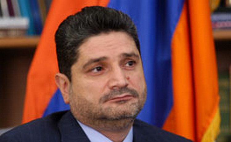 Премьер-министр Армении на выборах в Cовет старейшин Еревана проголосовал за стабильность