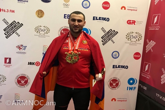 Чемпиону мира, штангисту Симону Мартиросяну, сбившему на машине человека, предъявлено обвинение Чемпиону мира, штангисту Симону Мартиросяну, сбившему на машине человека, предъявлено обвинение