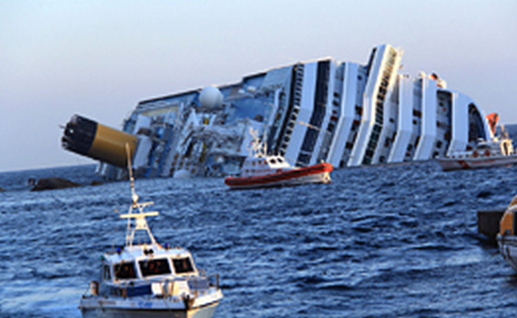 Эксперты, изучавшие "черный ящик" судна Costa Concordia, передали в суд свое заключение