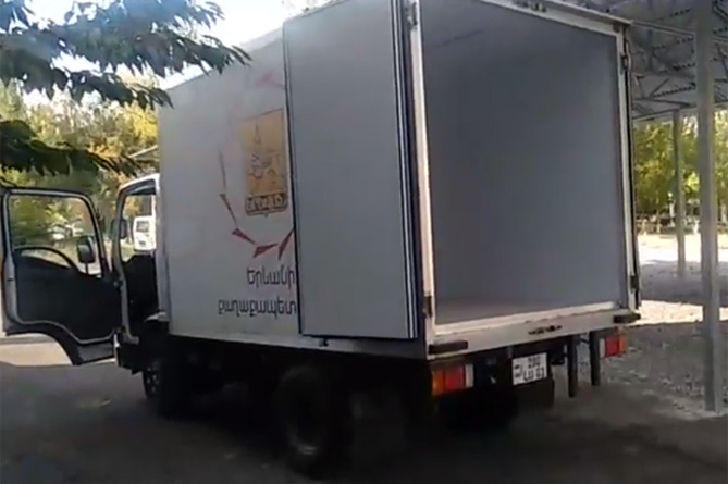 В Ереване начали сортировку мусора (ВИДЕО) В Ереване начали сортировку мусора (ВИДЕО)