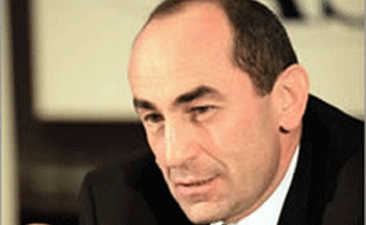 Присутствие российской военной базы в Армении стабилизирует ситуацию в регионе – экс-президент Кочарян